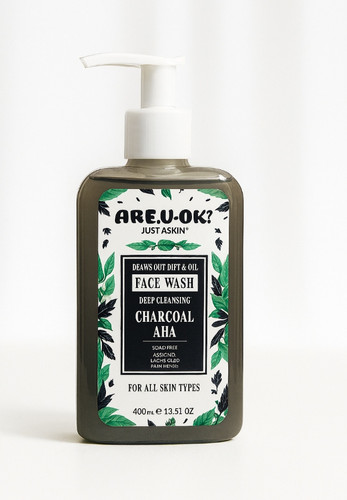 شوینده پوستی حاوی کربن فعال و AHA جهت پاکسازی و شفاف نمودن پوست بدون ایجاد احساس خشکی و کشیدگی دران